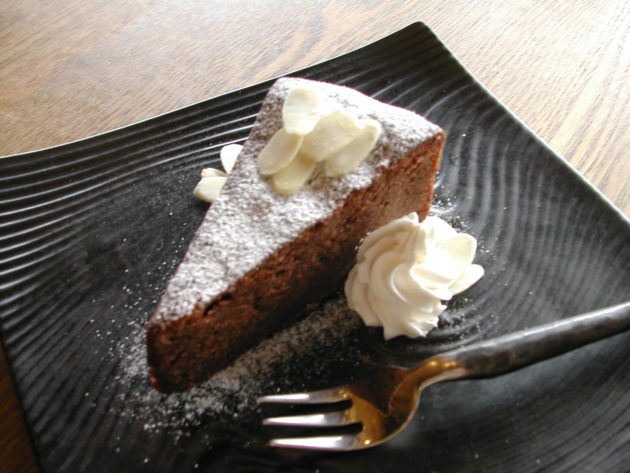 青空餃子店手作り甘味　アーモンドプードルでつくるチョコレートケーキ